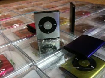 Destockage 50 NOUVEAU MINI MP3 2Go