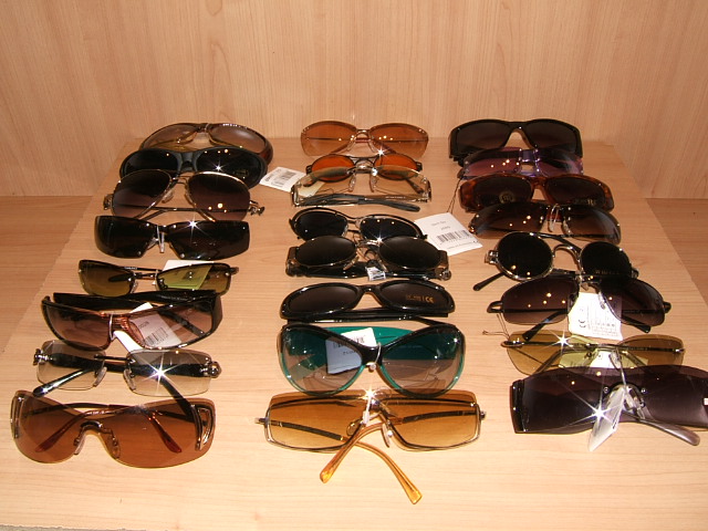 Destockage Lunettes de soleil d�s 0.40 cts !!!