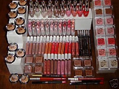 Destockage LOT 120 MAQUILLAGES NEUFS 