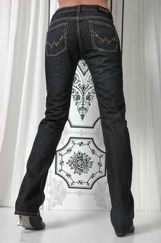 Destockage r�f 2563 - jean brute, strass aux poches 3A445-2
