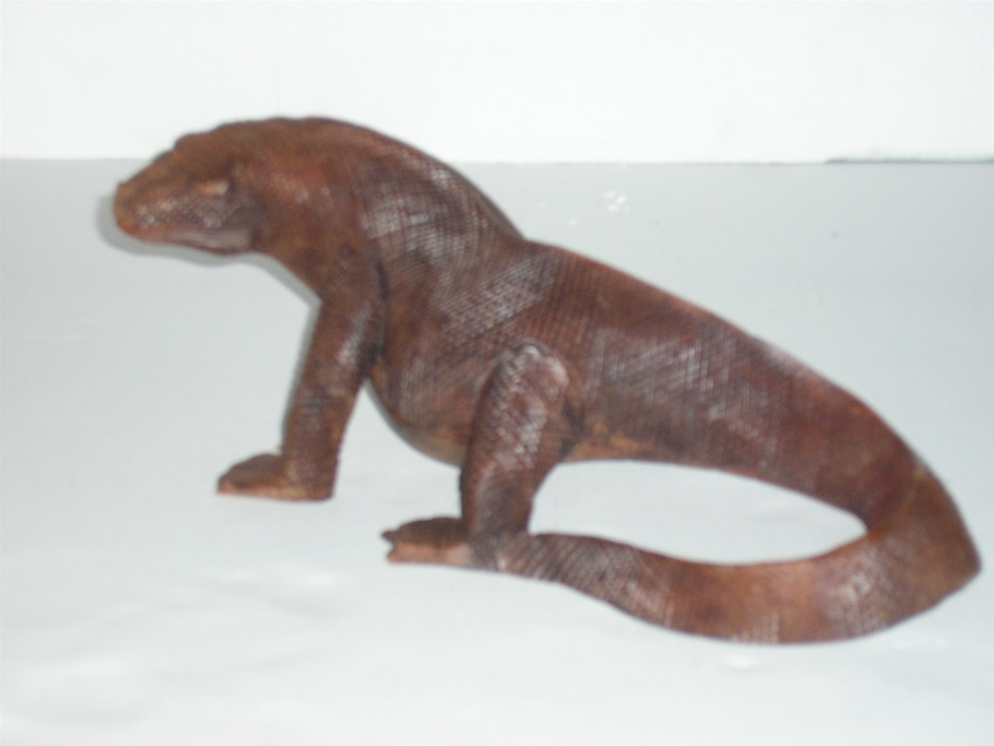 Destockage LEZARD SULPTE EN BOIS