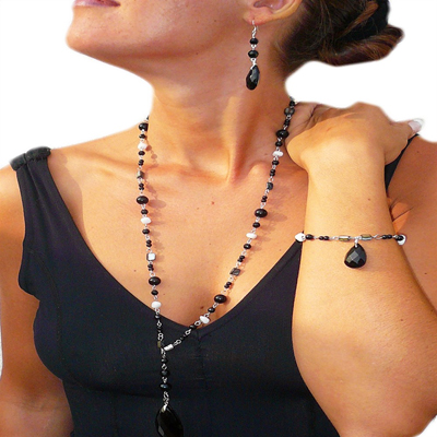 Destockage BIJOUX DE CREATION EN PIERRES ET CORAIL