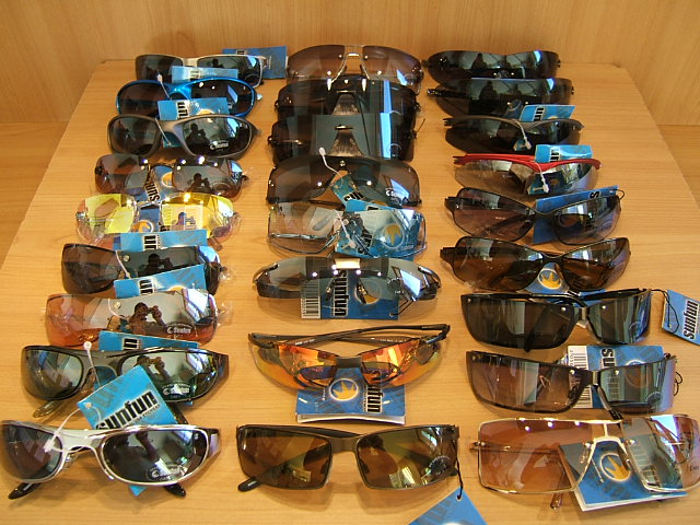 Destockage lunettes de soleil � 1.00�HT!!