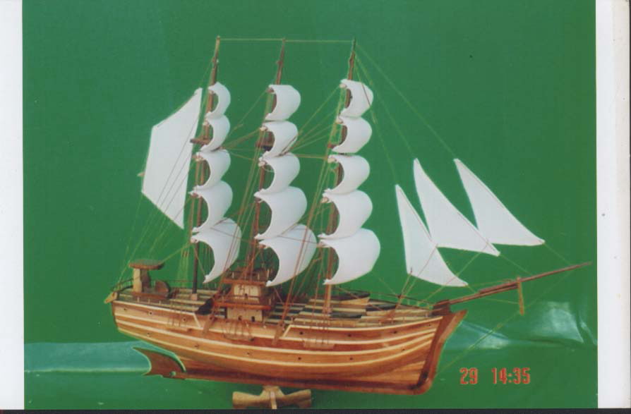 Destockage BATEAU mod�le maquette 1 M bois NEUF