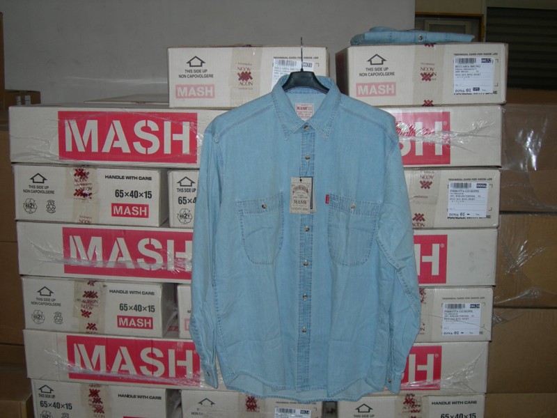 Destockage LOT DE 800 CHEMISES FAB.ITALIENNE EN JEANS