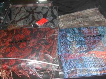 Destockage LOT ECHARPES PIERRE CARDIN /ENRICO COVERI
