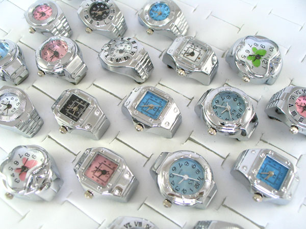 Destockage LOT DE 18 BAGUES-MONTRES