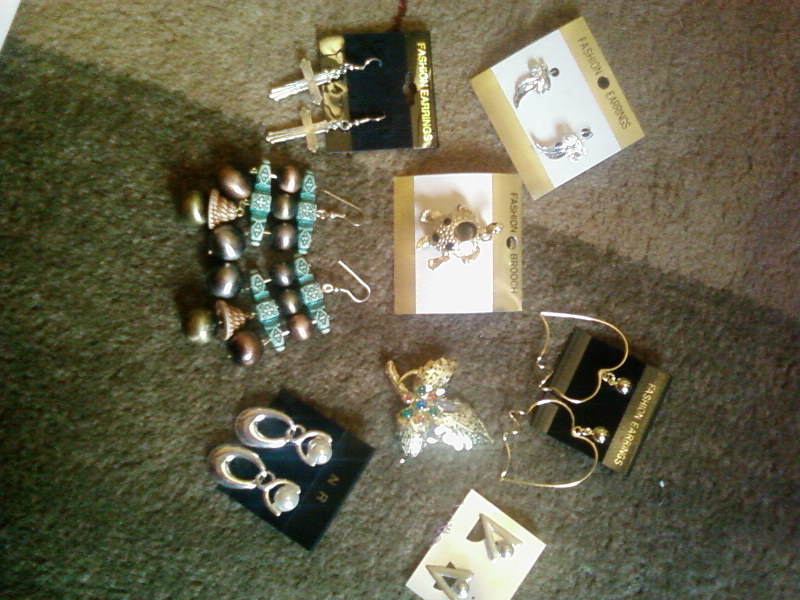 Fournisseur iNCROYABLE LOT DE 200 BIJOUX FANTAISIE, Grossiste iNCROYABLE LOT DE 200 BIJOUX FANTAISIE, Destockage iNCROYABLE LOT DE 200 BIJOUX FANTAISIE