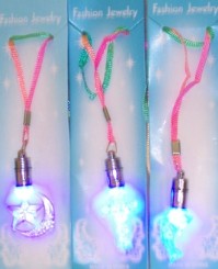 Destockage COLLIER A LAMPE LED BLEU - 0,35 CENTS/PIECE