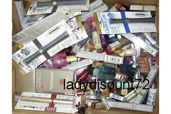 Destockage Lot d' articles de maquillage - strings- shortys - chaussettes neufs
