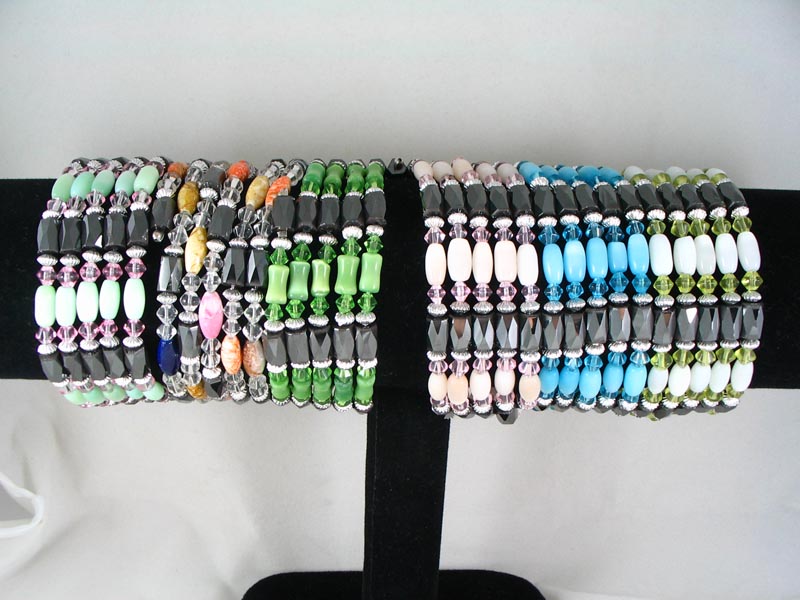 Destockage LOT DE 18 COLLIERS-BRACELETS