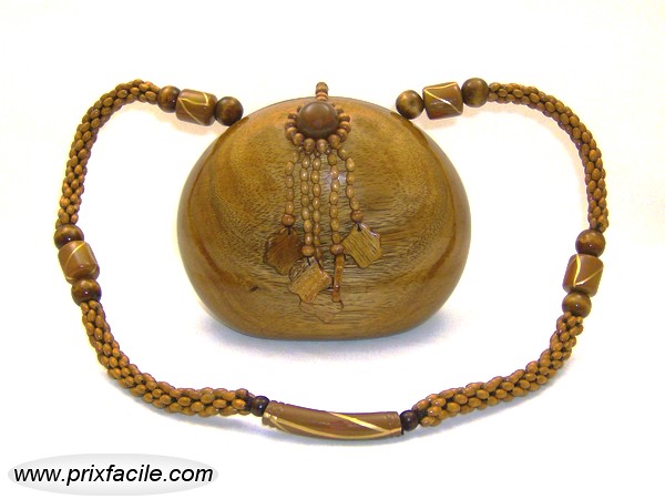 UNIQUE FRANCE !!! Sacs bois d'acacia Nombreux mod�les disponibles Sculpt�s peint enti�rement main Nous avons l'exclusivit� d'importation 