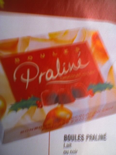BOITES CHOCOLAT BOULES PRALINE LAIT NOIR 4.90� 
