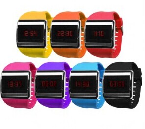 Montre LED révolutionnaire au total look futuriste