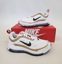 060082 Mix de chaussures de sport et de marque