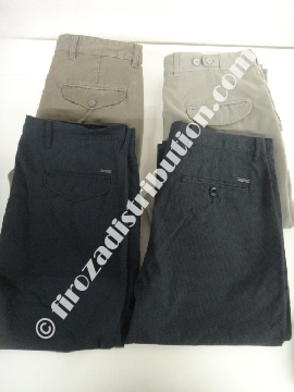 Magnifiques Pantalons homme DKNY.