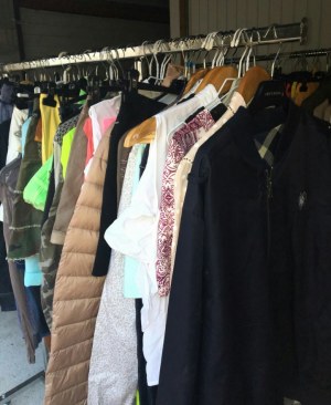Stock de 800 vêtements de marques