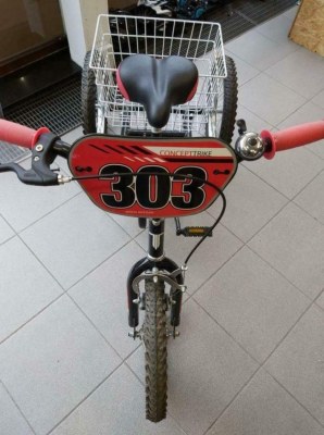 Lot de 8 vélos tricycles (16'') pour enfant jusqu'à 12 ans