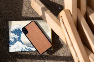 2000 coques en bois pour iPhone et MacBook