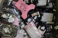 200 Coques Iphone 3G et Housses téléphones divers