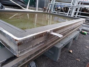 Châssis fixe métallique avec double vitrage sans teint