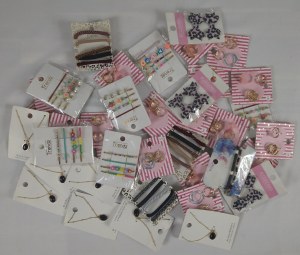Lot de 39 Paquets de bijoux