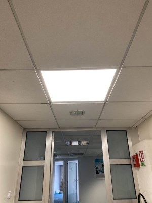 Dalles de faux plafond 60x60 cm et luminaires LED