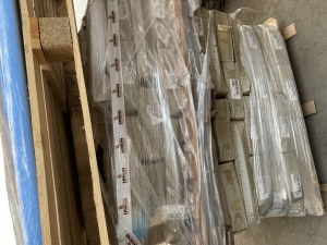 11 000 Plinthes, 4 palettes (Materiel de Construction &. Bricolage), 8 X 45,6 SELECT co...