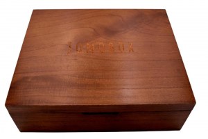 Superbe boite en bois à usages divers