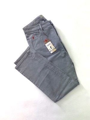 010094 Mix de pantalons et jeans pour hommes