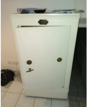 Coffre fort vintage OMEGA