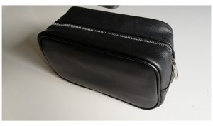 Lot de 50 trousses de toilette en cuir véritable