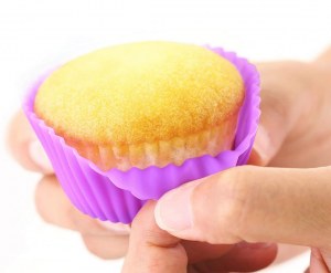 PLATEAU POUR LA CUISSON DE MUFFINS ASSIETTE + 12 MOULES EN SILICONE BF-12+