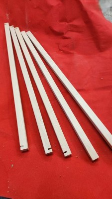 Tasseaux en hêtre 25x25x800 mm