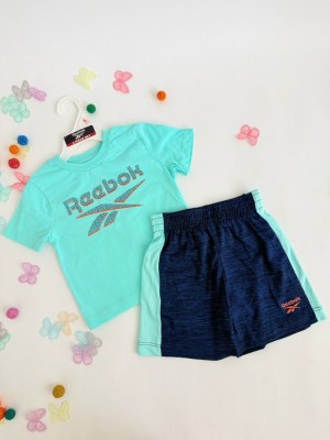 040092 Mix de vêtements Reebok pour enfants