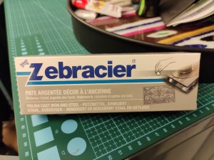 Zebracier, Pâte argentée, décor à l'ancienne : 0,15€