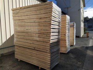 Lot de portes en bois brut