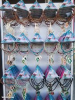 Lot de bijoux australiens pour boutique de plage, surf shop ou marchés saisonniers