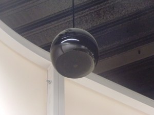 Haut-parleurs suspendus