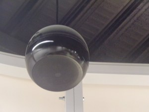 Haut-parleurs suspendus