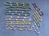 Colliers et bracelets  fleurs de perles de rocaille