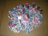 Lot de 100 maquillage de marque sous blister