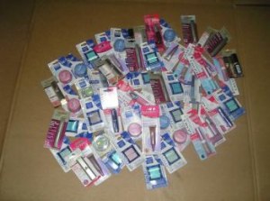 Lot de 100 maquillage de marque sous blister