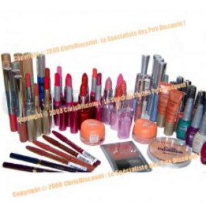 Lot de 300 articles beautes de marques