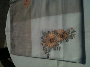 A SAISIR !! 1500 nappes brodees polyester (esprit lin)