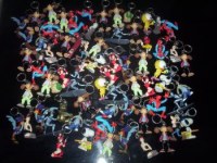 Lot revendeur 70 portes clefs figurines D&M divers neuf