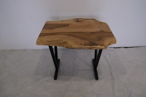 Lot 30 Tables contemporaines en bois massif