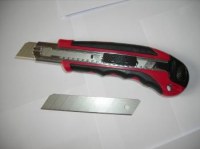 1 LOT DE CUTTER BIMATIERE EN METAL RGE AUTOMATIQUE+ 6 LAMES