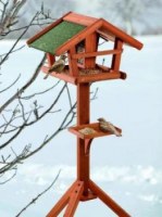 Nichoir, mangeoire, abri à oiseaux.