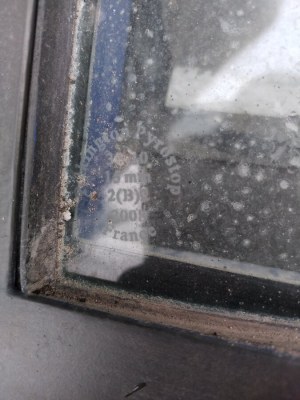 Châssis fixe métallique avec double vitrage sans teint